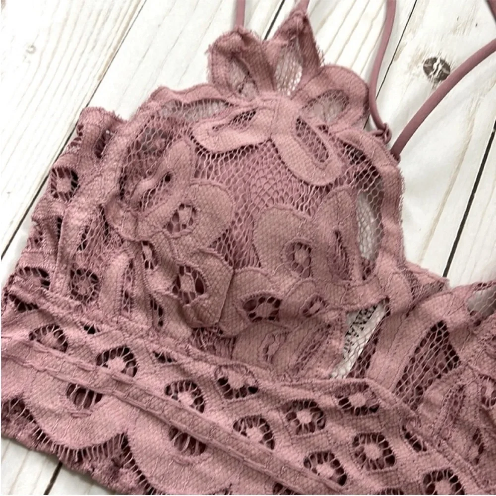 Floral Padded Lace Brawlette in Rose Color - Picture 2 of 10